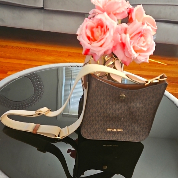 Michael Kors Monogram Brown Shoulder Bag - Picture 2 of 7